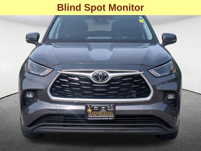 Used 2023 Toyota Highlander XLE AWD/4WD image 10