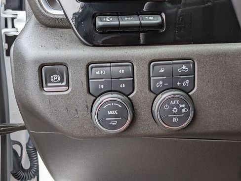 Used 2022 Chevrolet Silverado 1500 LTZ w/ LTZ Premium Package AWD/4WD image 22