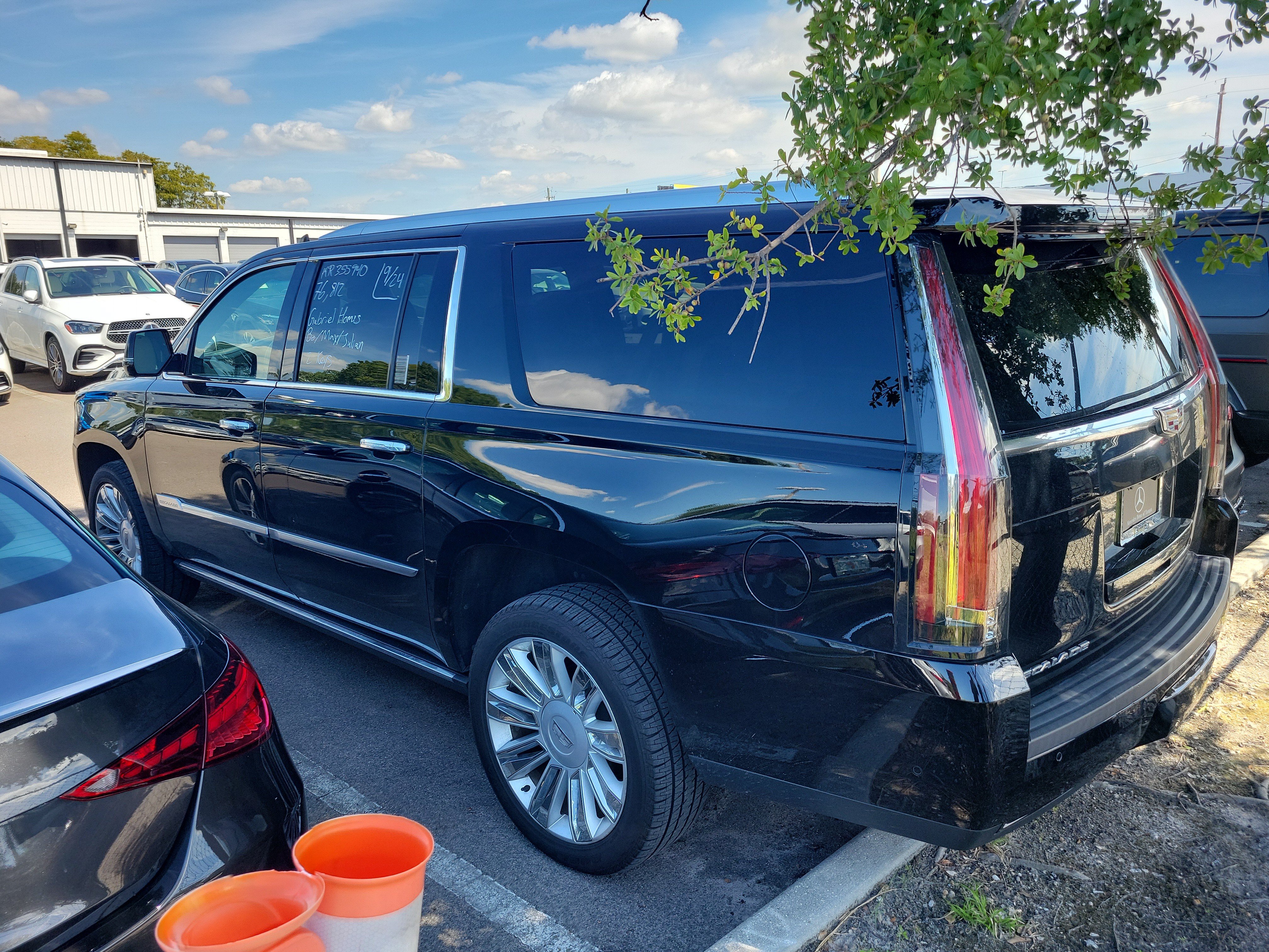 Used 2019 Cadillac Escalade ESV Platinum RWD image 4