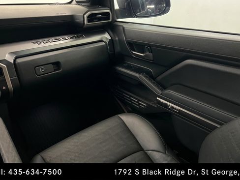 Used 2025 Toyota Tacoma TRD Off-Road w/ TRD Off Road Premium Package AWD/4WD image 10