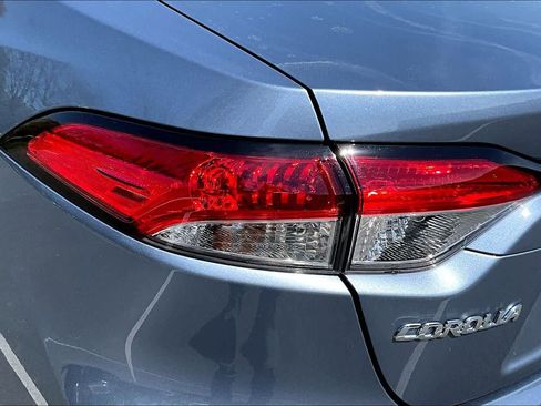 Certified 2025 Toyota Corolla LE image 28