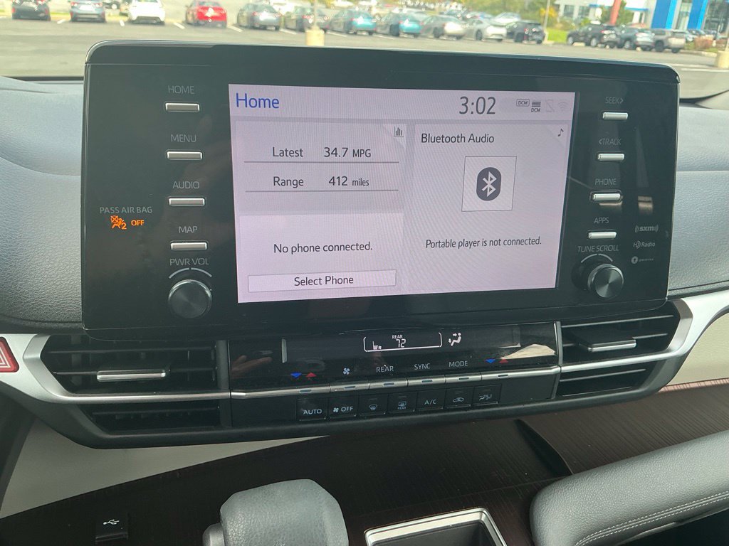 Used 2024 Toyota Sienna LE AWD/4WD image 16
