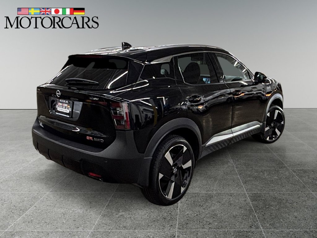 Used 2025 Nissan Kicks SR AWD/4WD image 3