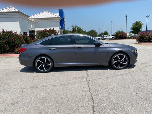 Used 2018 Honda Accord Sport image 8