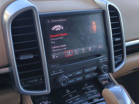 Used 2017 Porsche Cayenne Platinum Edition image 22