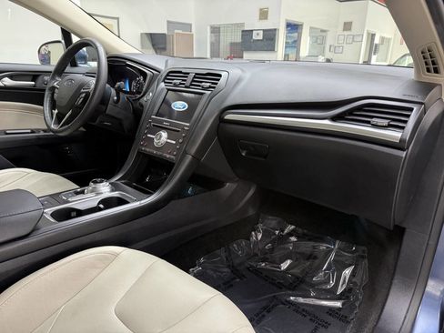 Used 2018 Ford Fusion Titanium FWD image 17