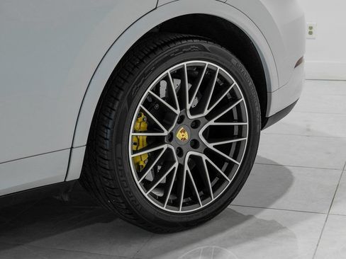 Used 2020 Porsche Cayenne Turbo AWD/4WD image 53