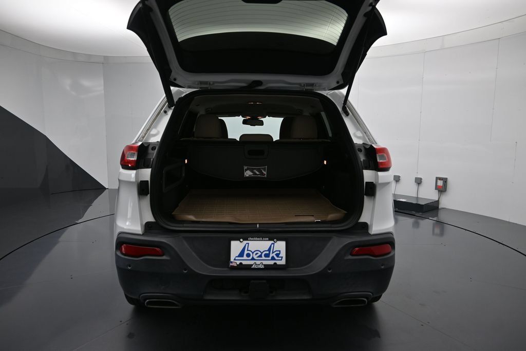 Used 2016 Jeep Cherokee Latitude FWD image 25