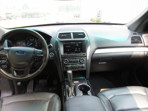 Used 2016 Ford Explorer XLT w/ Equipment Group 202A AWD/4WD image 15