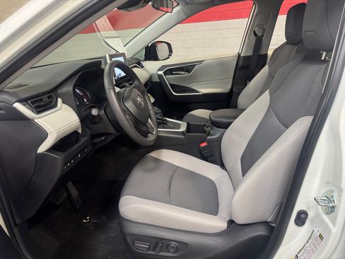 Certified 2025 Toyota RAV4 XLE w/ Convenience Package FWD image 14