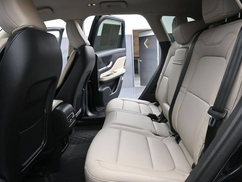 Used 2025 Lincoln Corsair AWD image 27