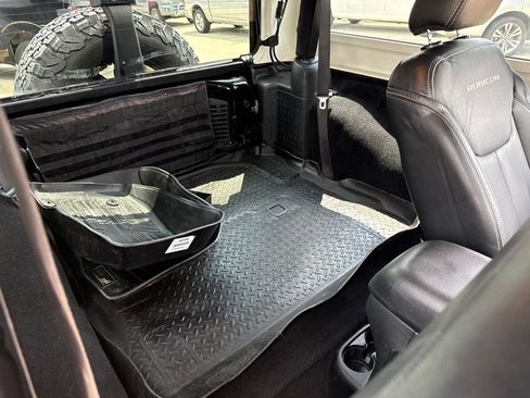 Used 2016 Jeep Wrangler Rubicon w/ Power Convenience Group AWD/4WD image 39