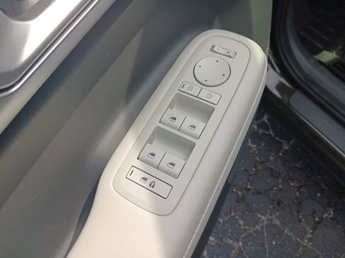 Used 2025 Hyundai Santa Fe SEL FWD image 25