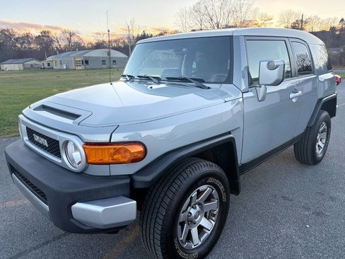 Used 2014 Toyota FJ Cruiser 4WD image 3