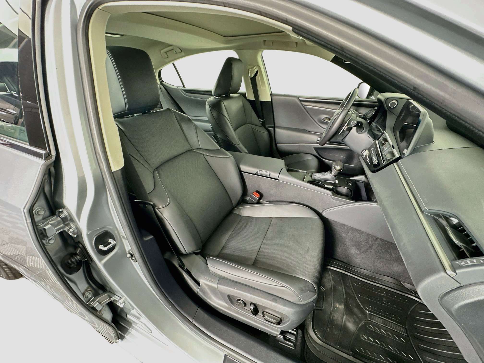 Used 2023 Lexus ES 350 w/ Accessory Package (Z1) FWD image 32