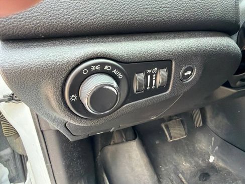 Used 2015 Chrysler 200 Limited w/ Convenience Group FWD image 14