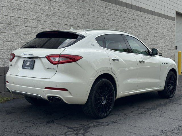 Used 2017 Maserati Levante S AWD/4WD image 3