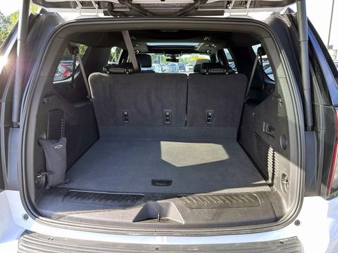 Used 2022 Chevrolet Suburban LT w/ LT Signature Plus Package AWD/4WD image 7