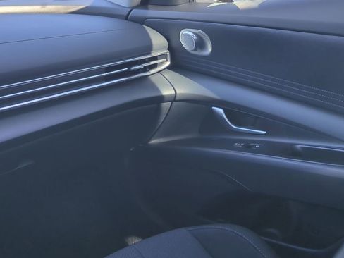 New 2026 Hyundai Elantra SE image 18