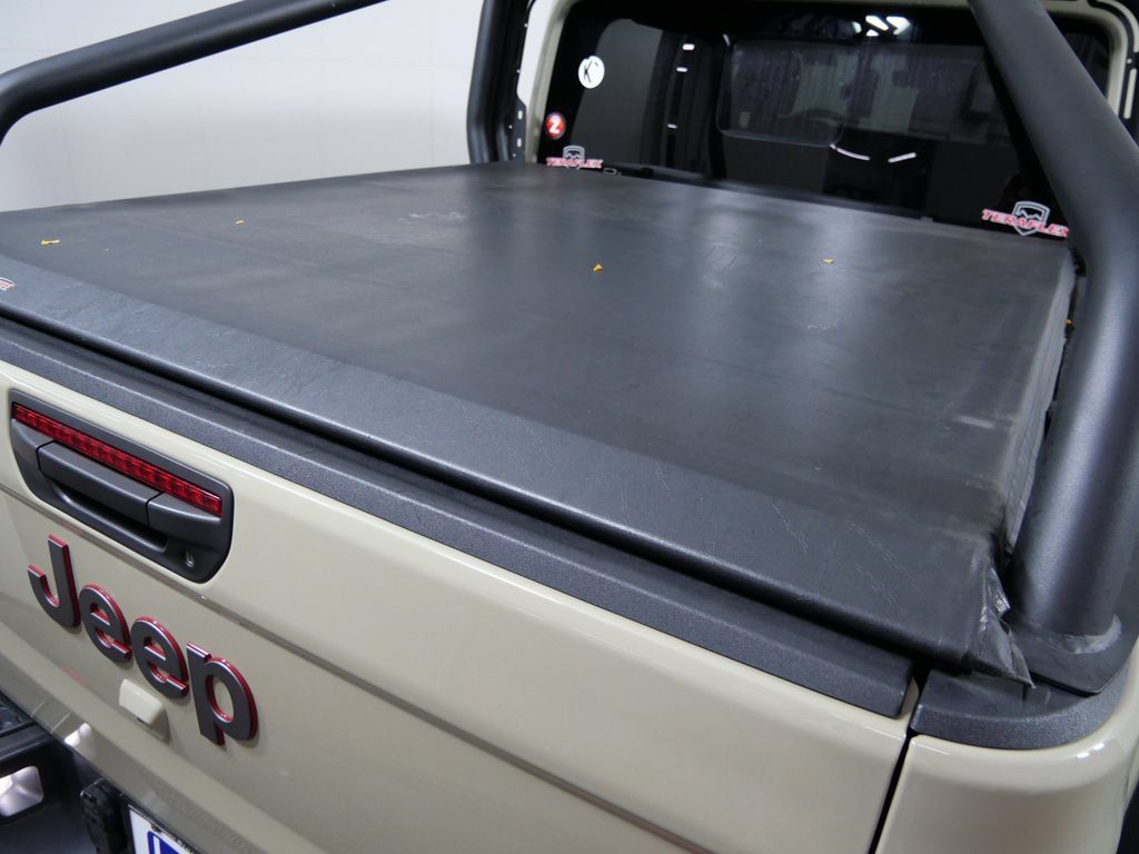 Used 2020 Jeep Gladiator Rubicon AWD/4WD image 6