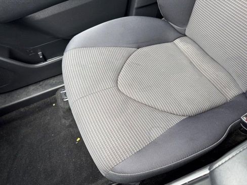 Used 2023 Toyota Highlander LE FWD image 28