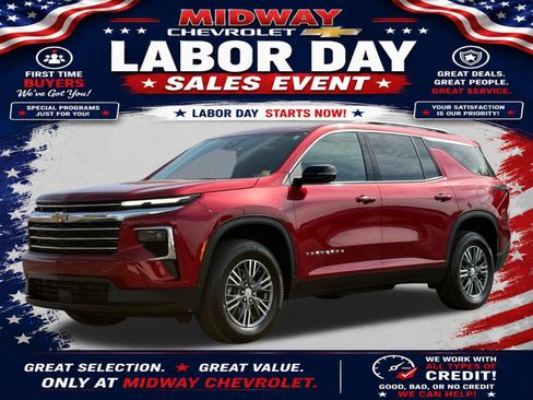 Used 2026 Chevrolet Traverse LT FWD image 1