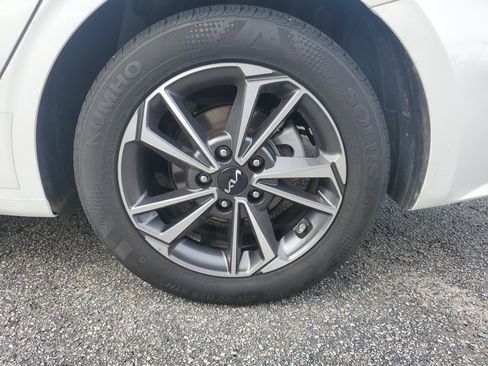 Certified 2022 Kia Forte LXS w/ LXS Technology Package FWD image 7