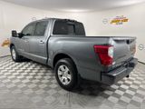 Used 2018 Nissan Titan SV w/ SV Convenience Package image 3