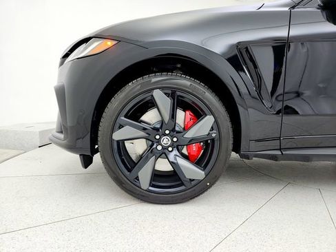 Certified 2025 Jaguar F-PACE SVR image 30