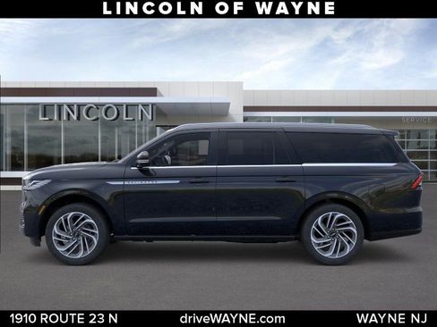 New 2026 Lincoln Navigator L Reserve AWD/4WD image 3