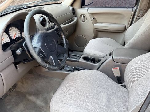 Used 2004 Jeep Liberty Sport w/ PWR Convenience Group AWD/4WD image 9