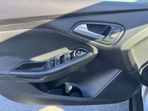 Used 2018 Ford Focus SEL w/ Cold Weather Package image 5