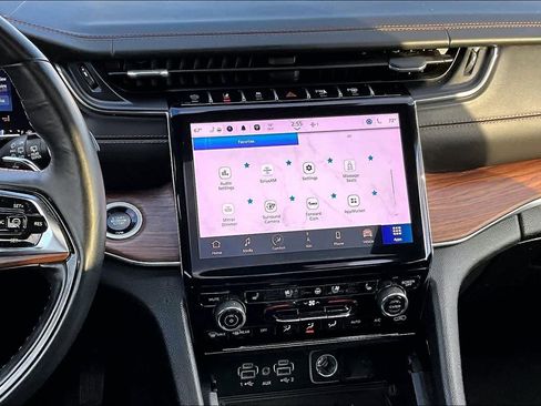 Used 2022 Jeep Grand Cherokee Summit w/ Luxury Tech Group V image 7