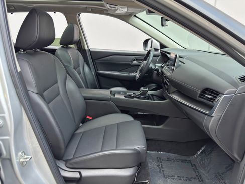 Used 2024 Nissan Rogue SV w/ SV Premium Package FWD image 15