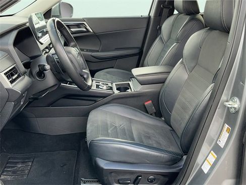 Used 2024 Mitsubishi Outlander SE image 13