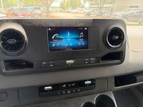 Used 2023 Mercedes-Benz Sprinter 2500 image 18