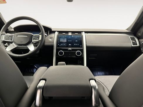 Used 2024 Land Rover Discovery Dynamic SE image 11