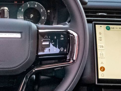 New 2026 Land Rover Range Rover Velar Dynamic SE image 16