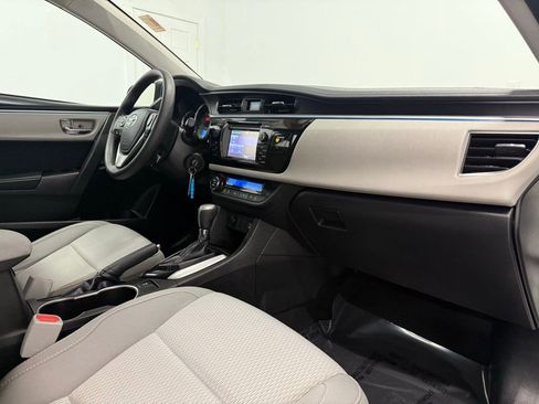 Used 2015 Toyota Corolla LE image 12