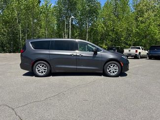 Used 2023 Chrysler Pacifica Touring-L FWD video 3