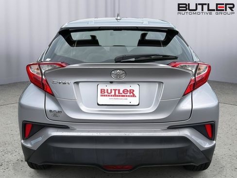 Used 2018 Toyota C-HR XLE FWD image 5