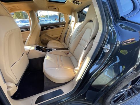 Used 2023 Porsche Panamera GTS image 33