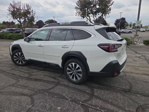 Used 2023 Subaru Outback Touring AWD/4WD image 11