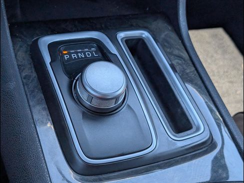 Used 2019 Chrysler 300 Limited RWD image 12