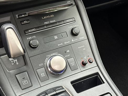 Used 2017 Lexus CT 200h w/ Navigation System Package image 18