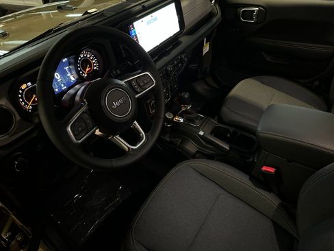 New 2026 Jeep Wrangler Unlimited Sahara AWD/4WD image 9