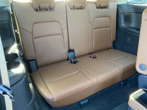 New 2025 Nissan Pathfinder Platinum image 12