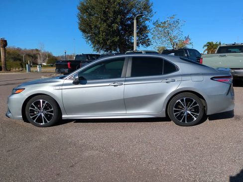 Certified 2020 Toyota Camry SE image 3