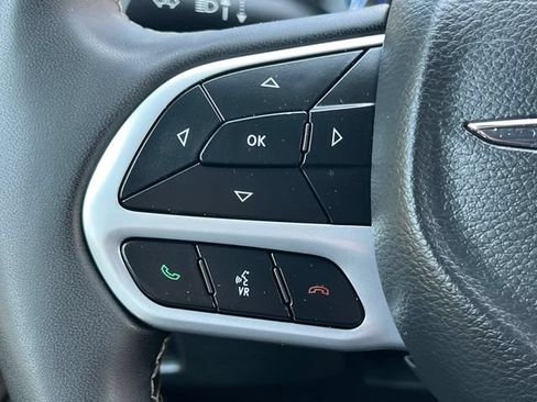 Used 2025 Chrysler Pacifica Select FWD image 21