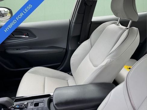 Used 2024 Toyota Prius XLE FWD image 9